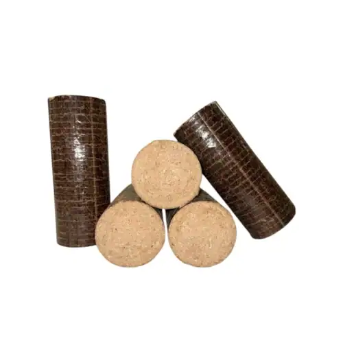 nestro brikety detail Bukové dřevěné brikety NESTRO válcové 10×30 cm – brikety do kamen a krbu 10kg