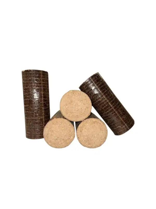 nestro brikety detail Bukové dřevěné brikety NESTRO válcové 10×30 cm – brikety do kamen a krbu 10kg