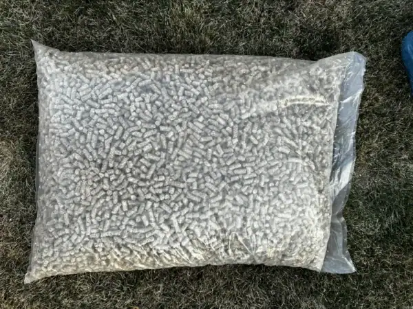 pšeničné pelety 15kg vrece 15kg balenie pšenicné slamené pelety